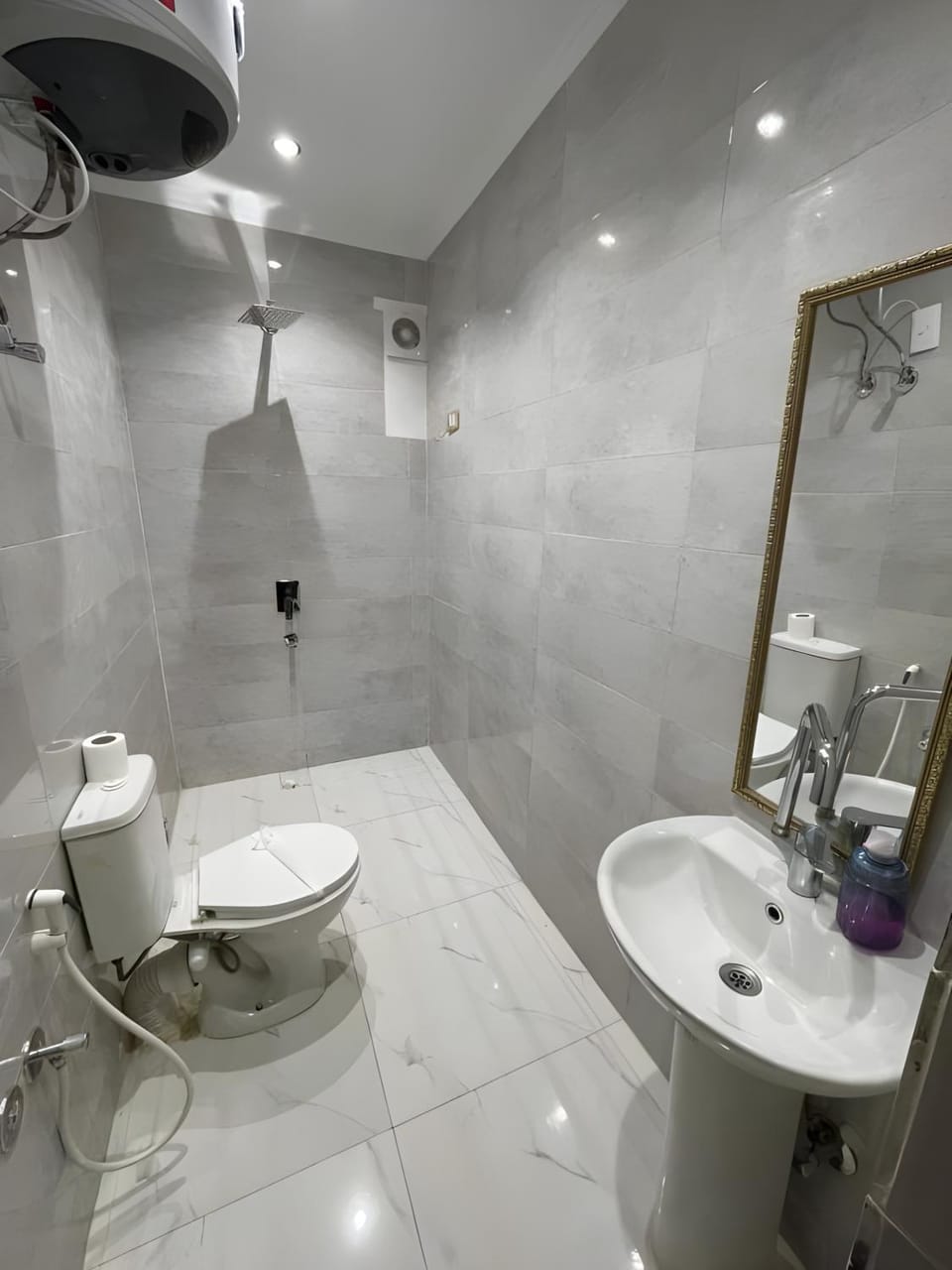 Shower, Toilet, Bathroom, towels