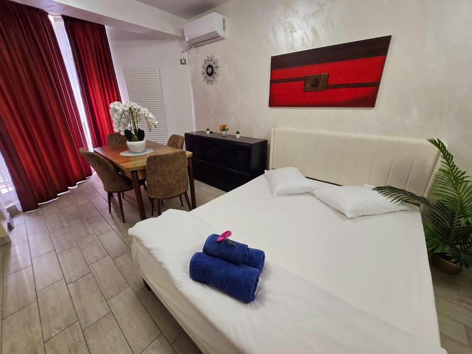 Luxury Holiday SeaSide Apartment - Beach Pool & Spa Resort Apartment in Constanța County