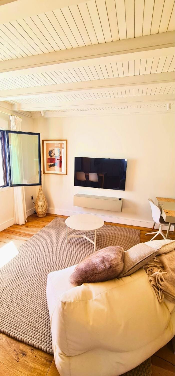 Communal lounge/ TV room, TV and multimedia, Living room, Garden view, Sea view