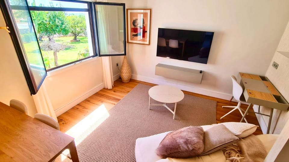 Communal lounge/ TV room, TV and multimedia, Garden view, Mountain view, Sea view