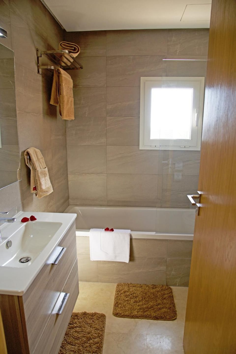 Bathroom, Bath, towels