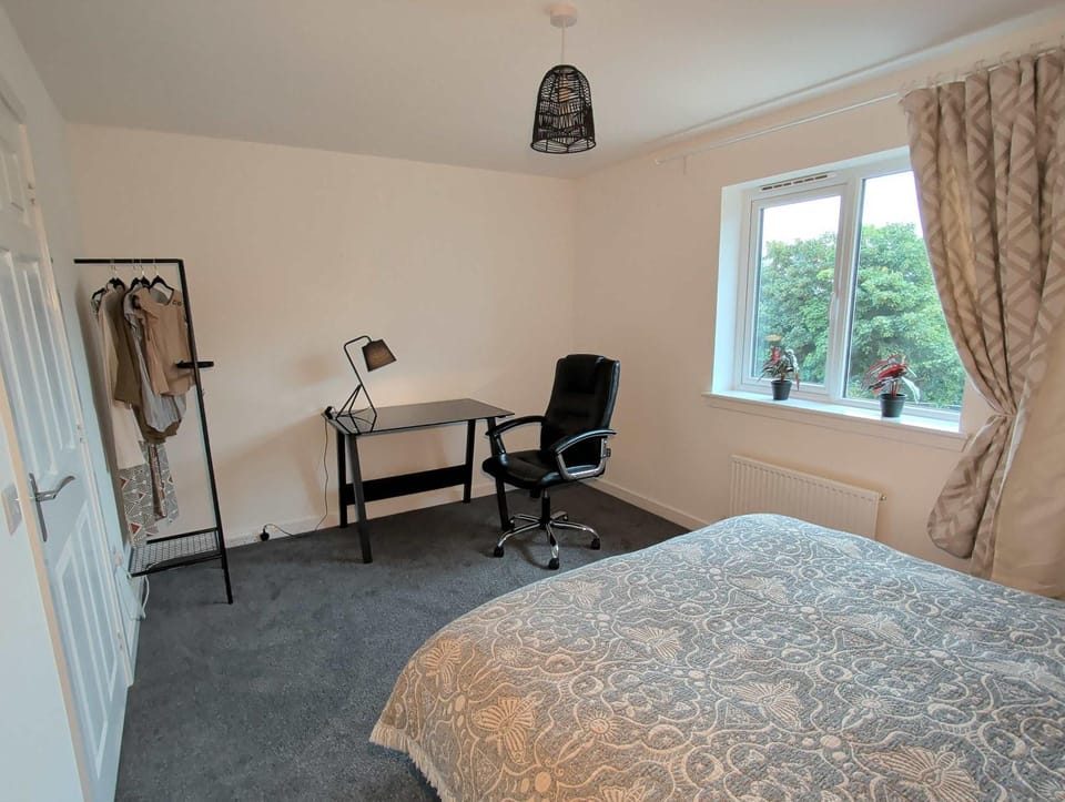 Bed, Seating area, Bedroom, wardrobe