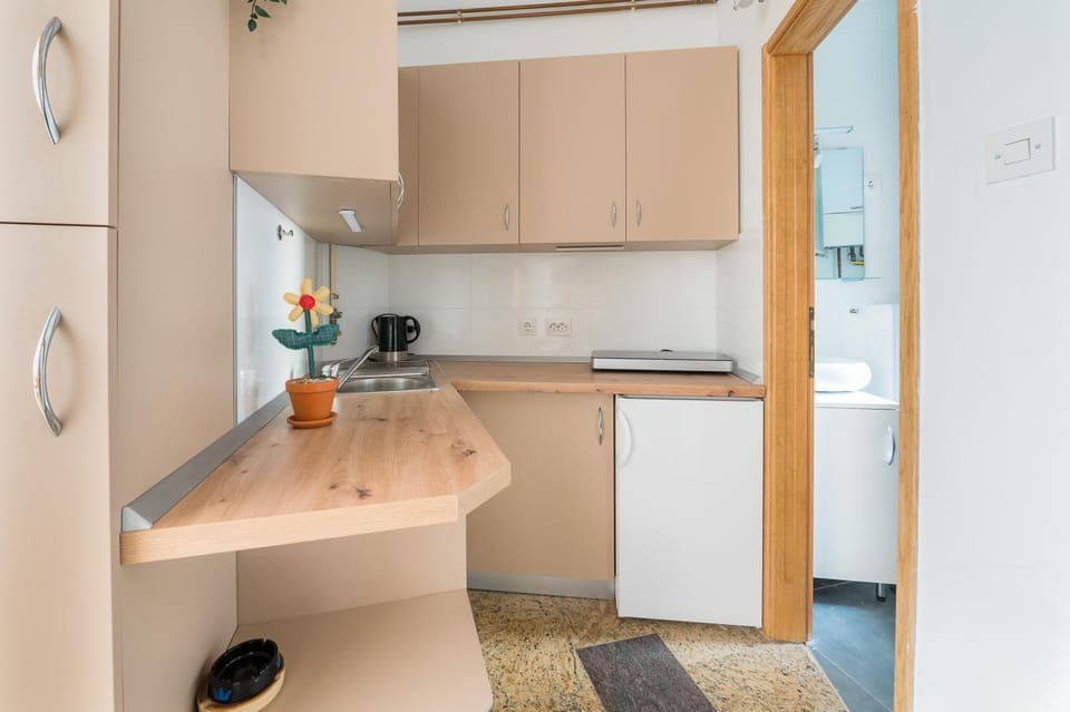 Kitchen or kitchenette, stove