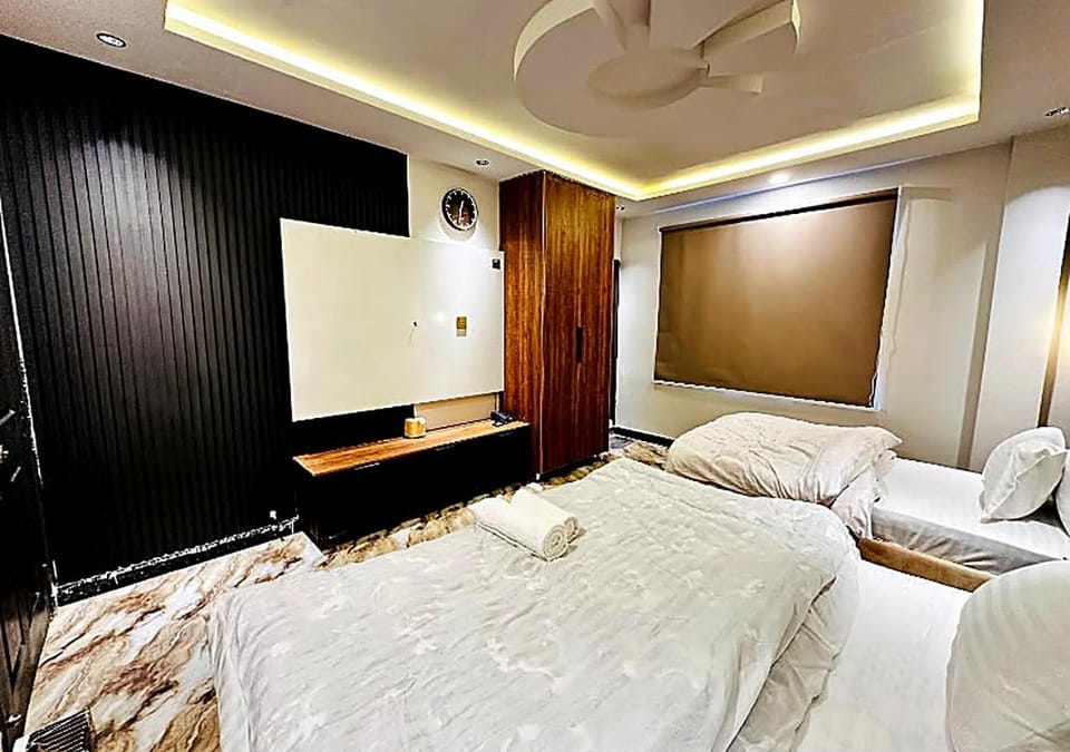 TV and multimedia, Photo of the whole room, air conditioner
