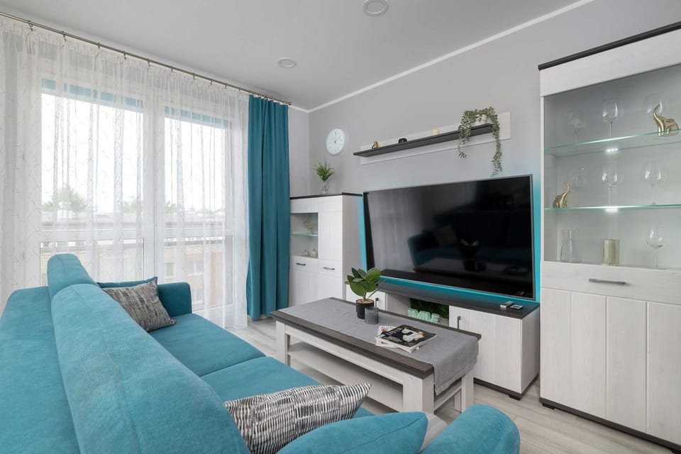 TV and multimedia, Kitchen or kitchenette, Living room, Seating area, Evening entertainment