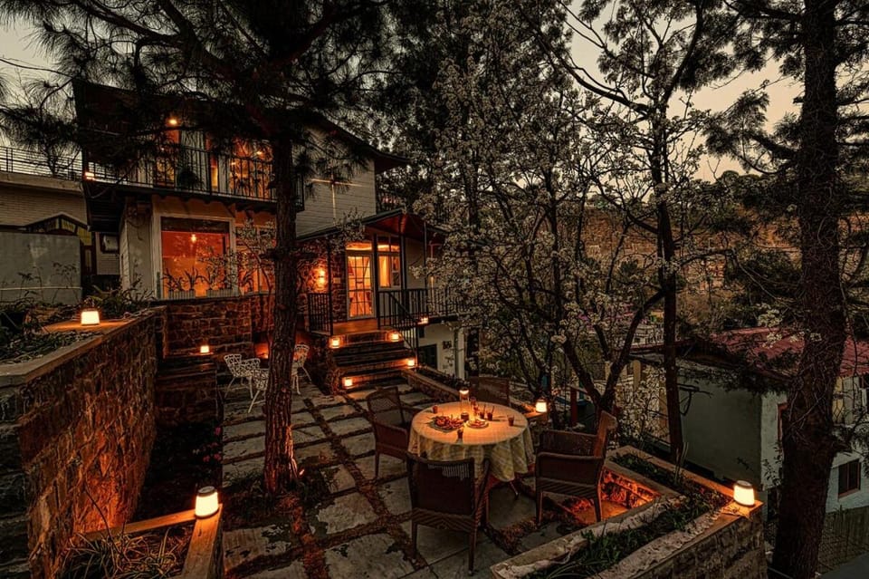 Hillside Cabin 2BHK Dharampur Near Kasauli 8MH Cabin in Himachal Pradesh