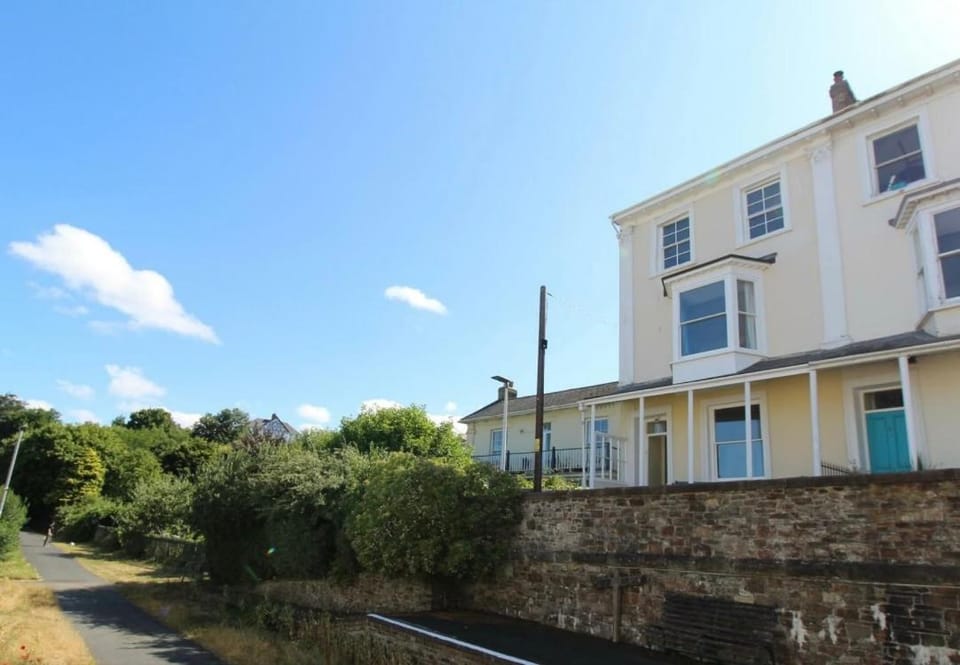 Beautiful Georgian House near the Sea House in Bideford