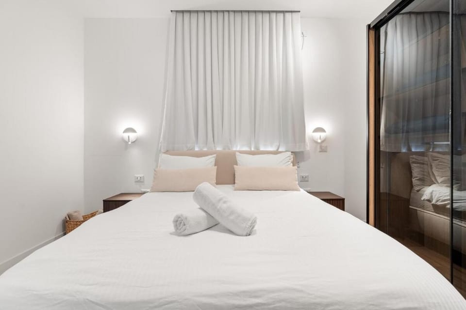 Bed, Photo of the whole room, Bedroom, towels, wardrobe