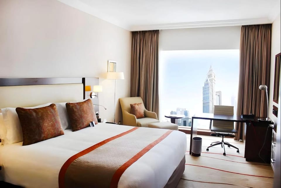 Bed, TV and multimedia, Living room, Photo of the whole room, Seating area, Bedroom, hair dresser