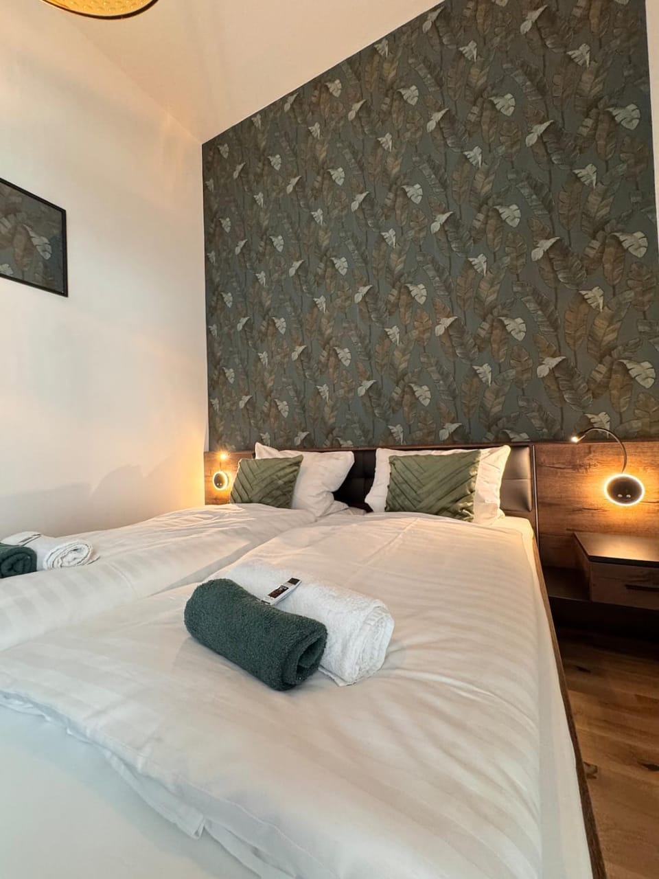 Bed, Photo of the whole room, Bedroom, towels