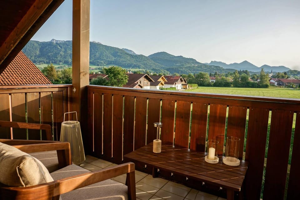Day, Natural landscape, View (from property/room), Balcony/Terrace, Seating area, Mountain view