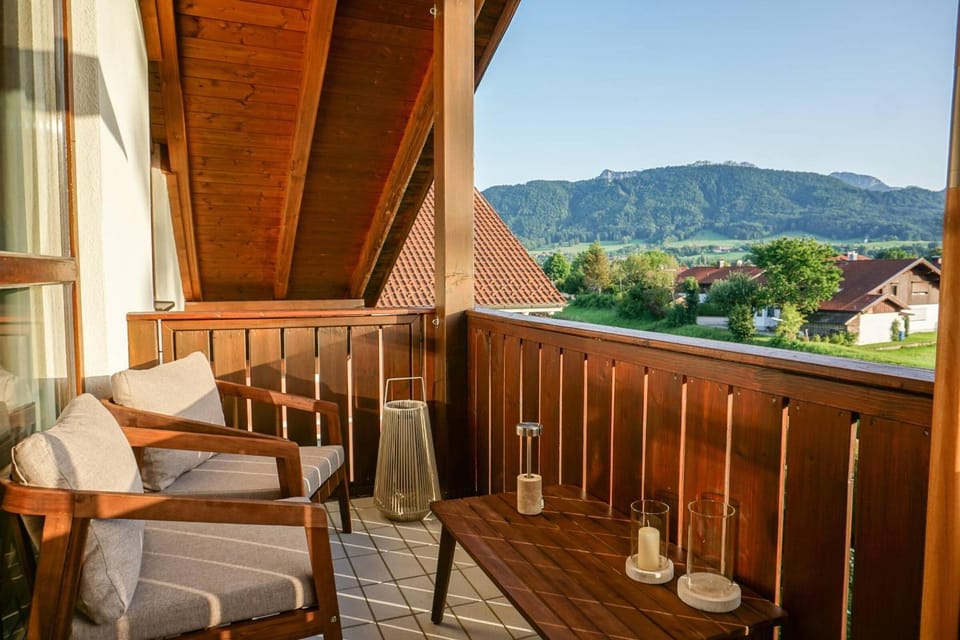 Day, Natural landscape, View (from property/room), Balcony/Terrace, Seating area, Mountain view