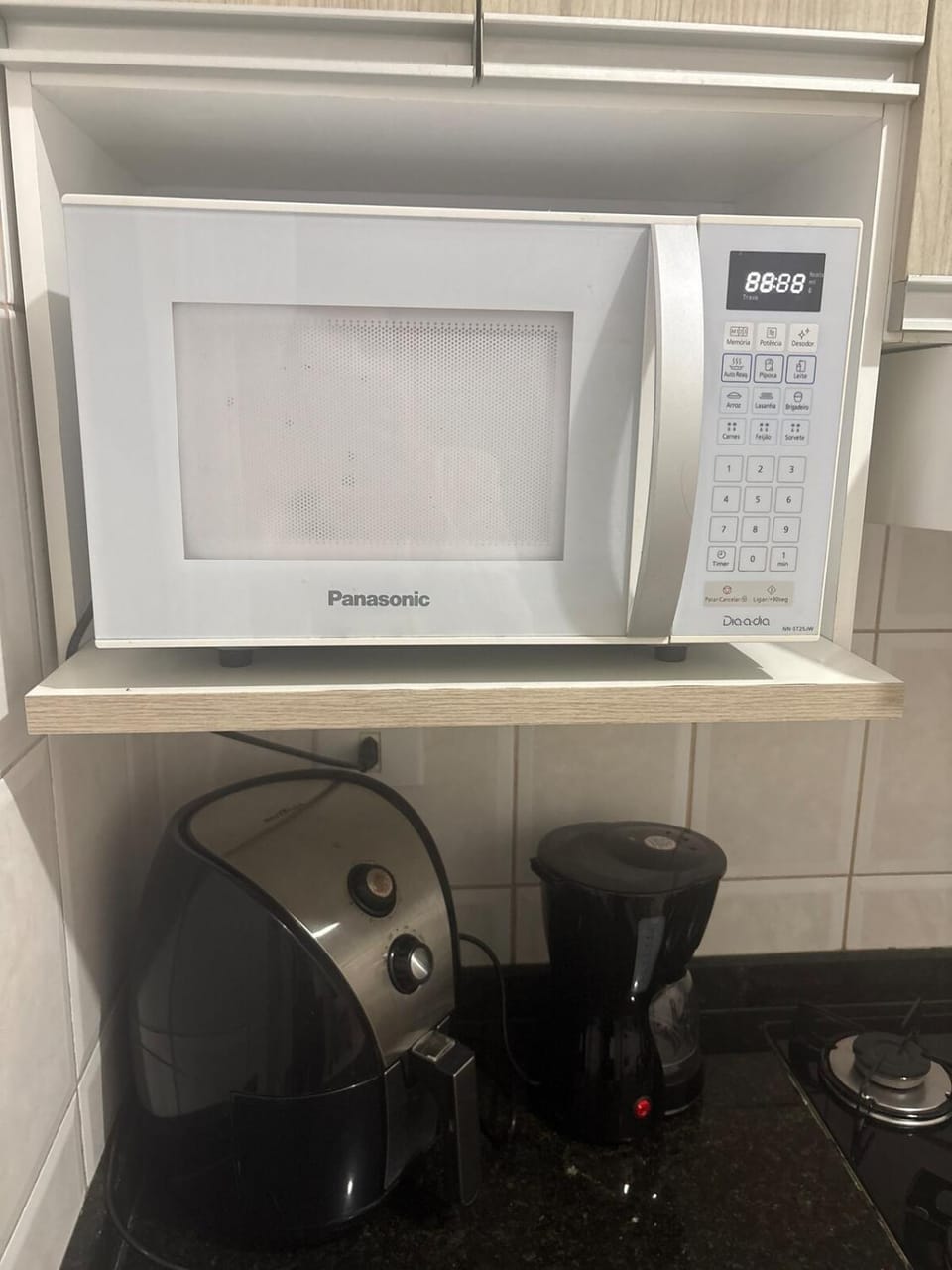 Coffee/tea facilities, microwave