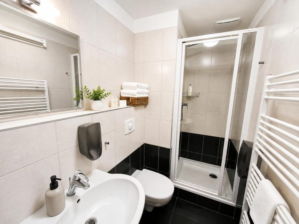 Shower, Toilet, Bathroom