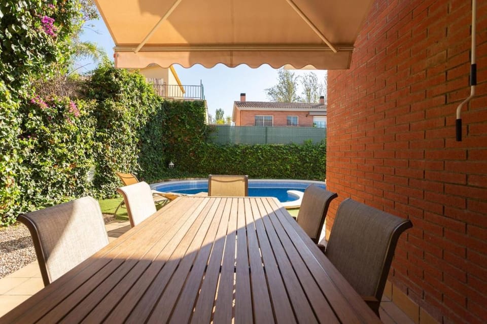 CASA ITA House with pool in Castelldefels House in Castelldefels