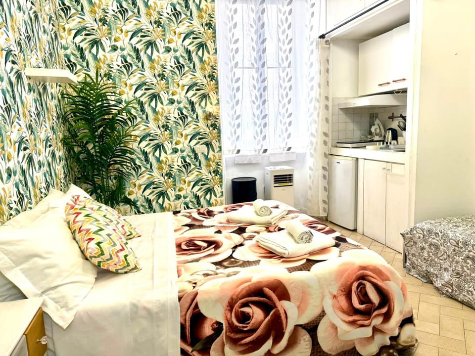 Bed, Kitchen or kitchenette, Bedroom, towels