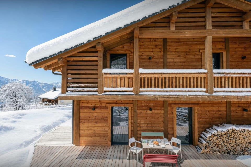 Property building, Day, Natural landscape, Winter, Mountain view