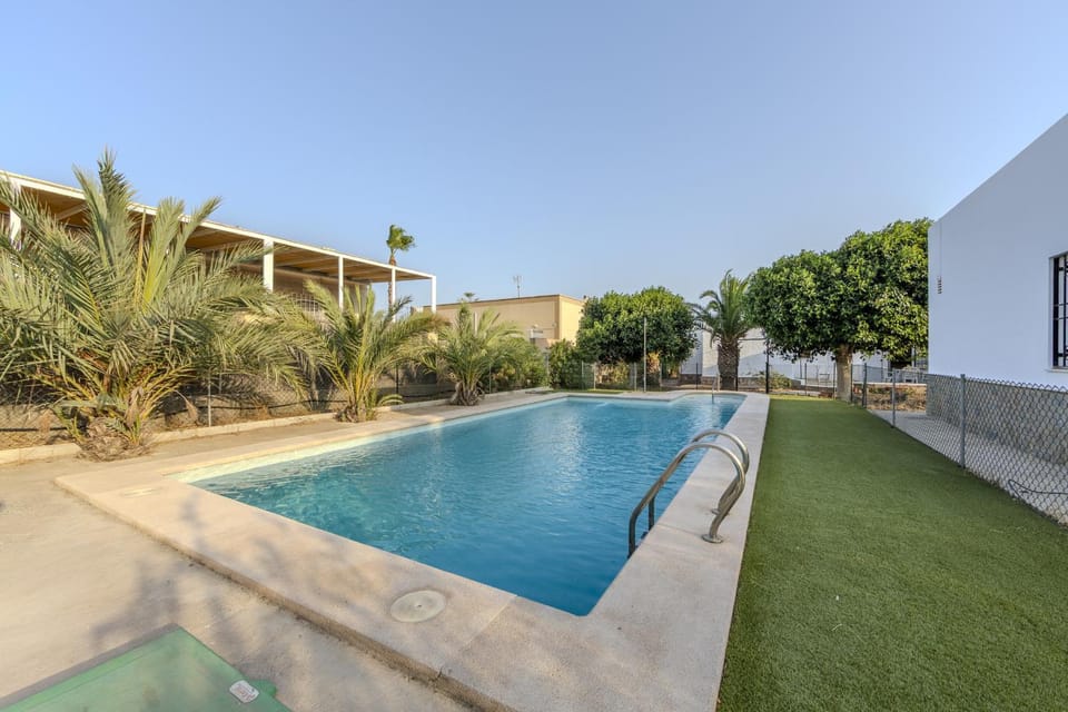 Property building, Day, Garden, Pool view, Swimming pool, Swimming pool