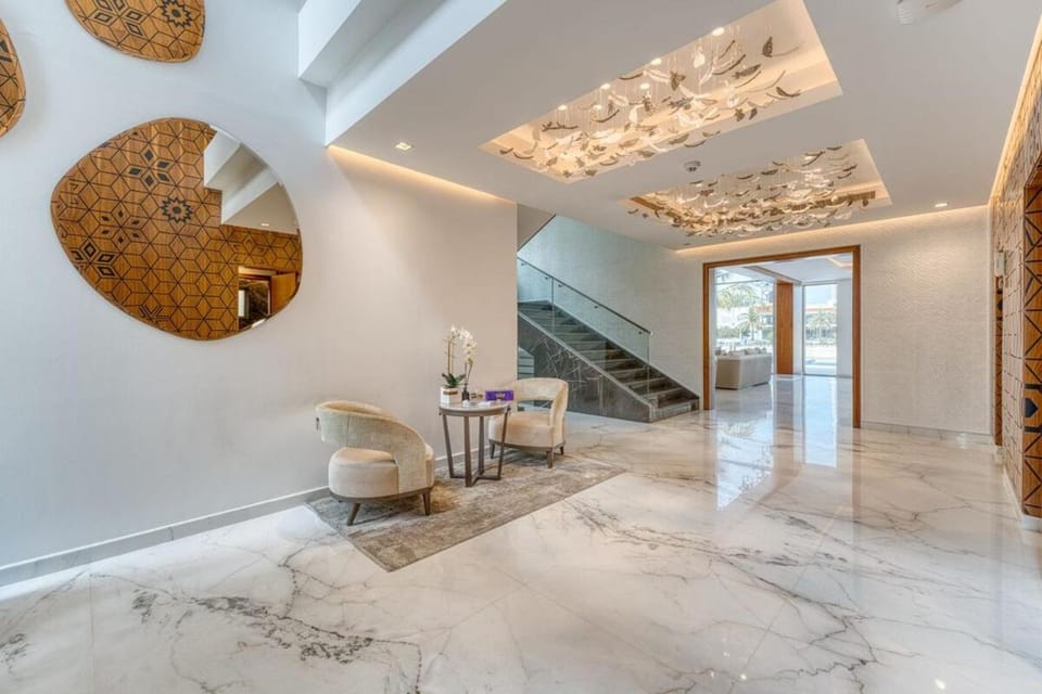 Elegant Palm Villa with Pool Private Beach Access Villa in Dubai