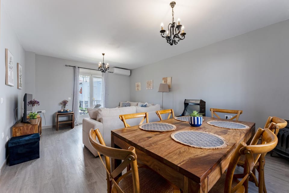 TV and multimedia, Living room, Dining area