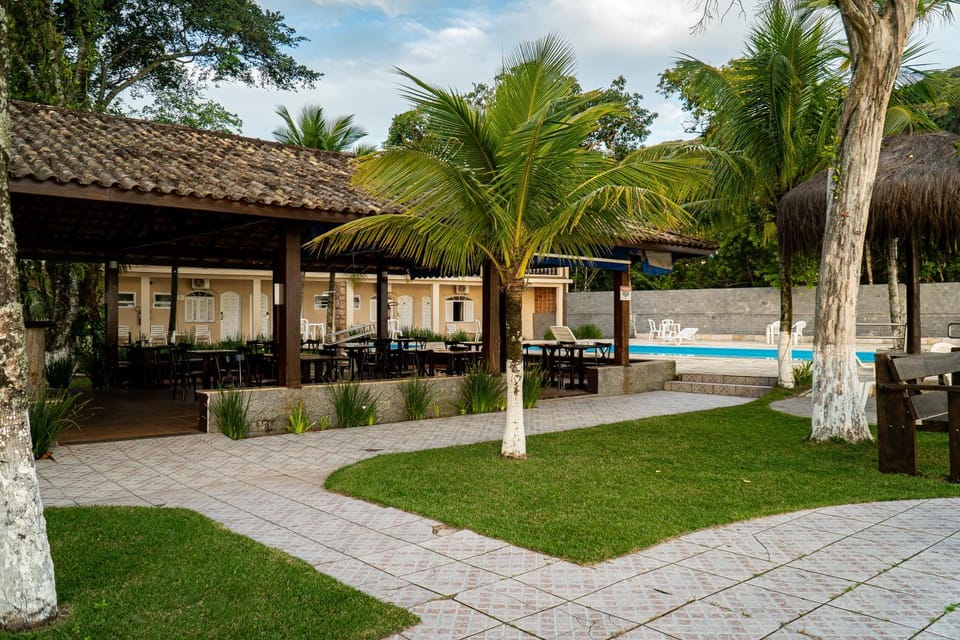 Restaurant/places to eat, Day, Garden, Swimming pool