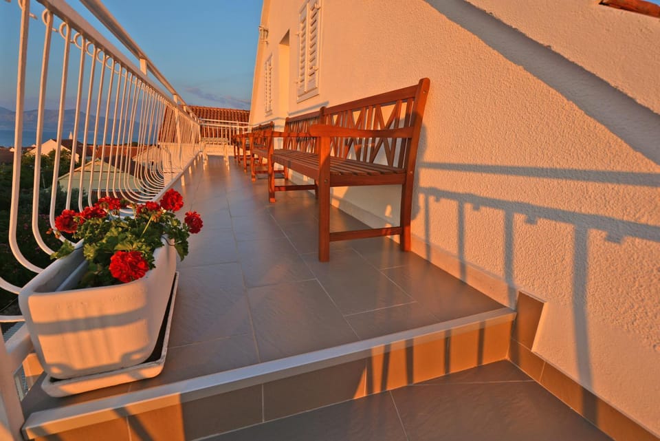 ꕥ Bella Vista Dalmatia - 3bedroom apartment with best sea views in Supetar, magnificent panoramic sunrises & sunsets, FREE PARKING Apartment in Split-Dalmatia County