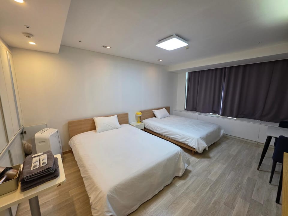 Photo of the whole room, Bedroom