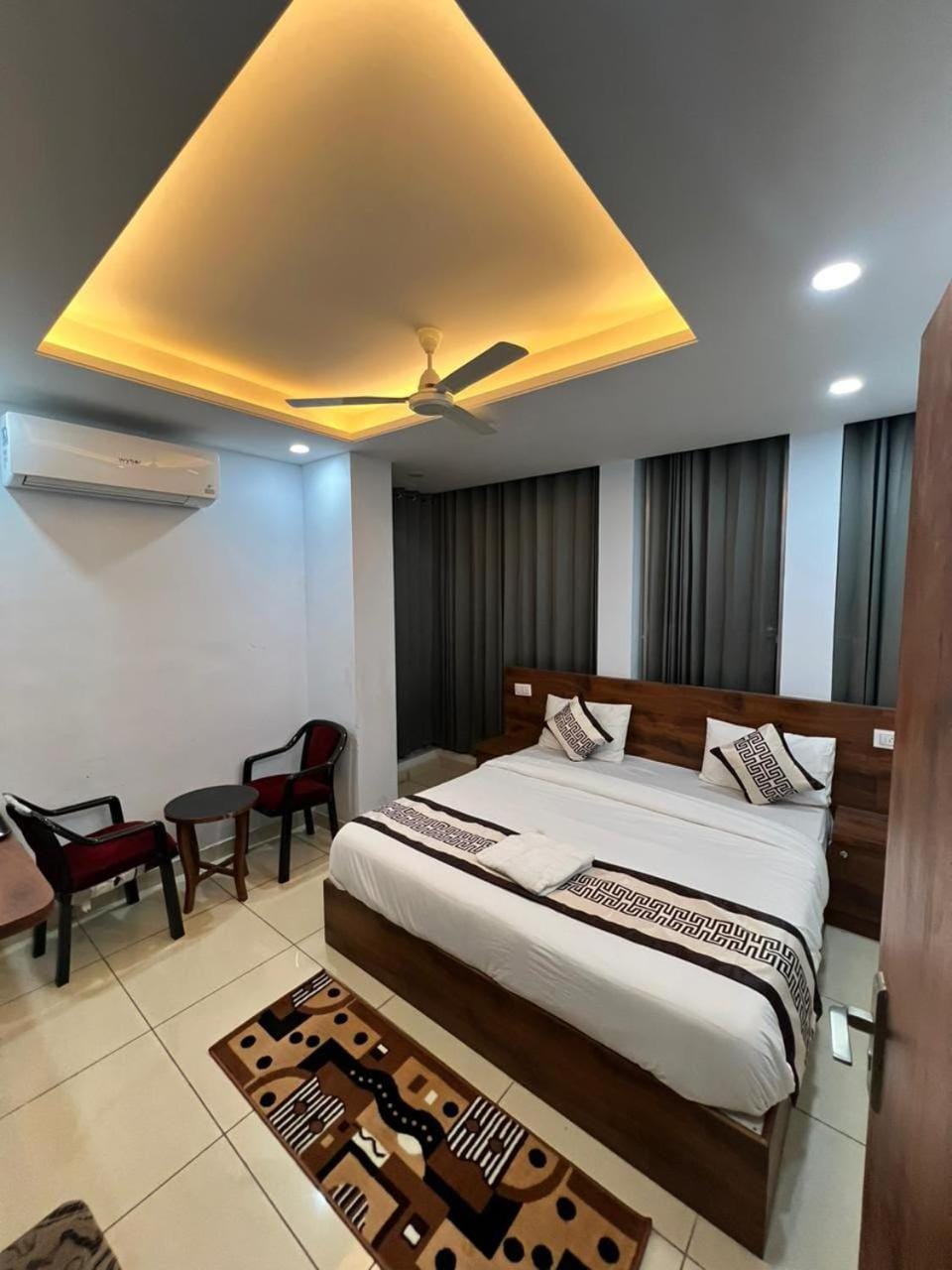 Bed, Photo of the whole room
