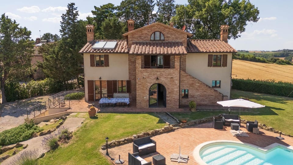 Property building, Patio, Garden, Garden view, Pool view, Swimming pool, sunbed