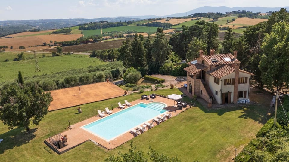 Property building, Natural landscape, Bird's eye view, Garden view, Pool view, Swimming pool, sunbed