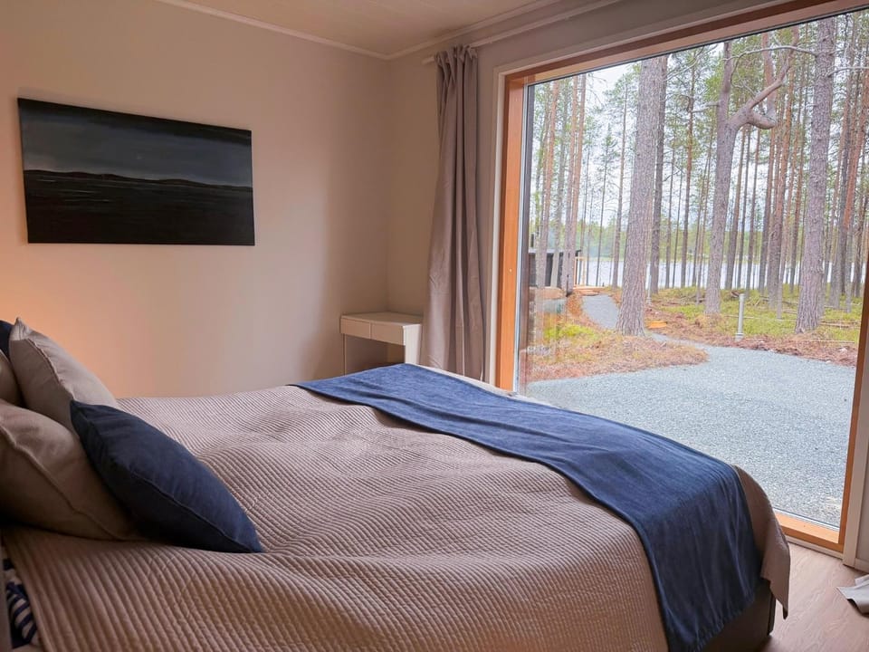 Bedroom, Lake view