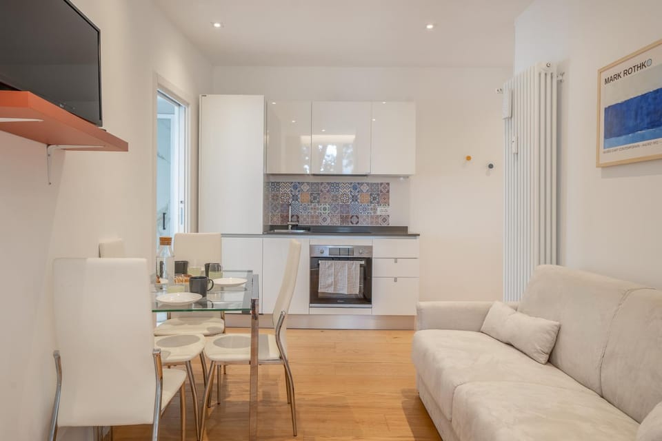 Kitchen or kitchenette, Living room, Dining area, flat iron, stove