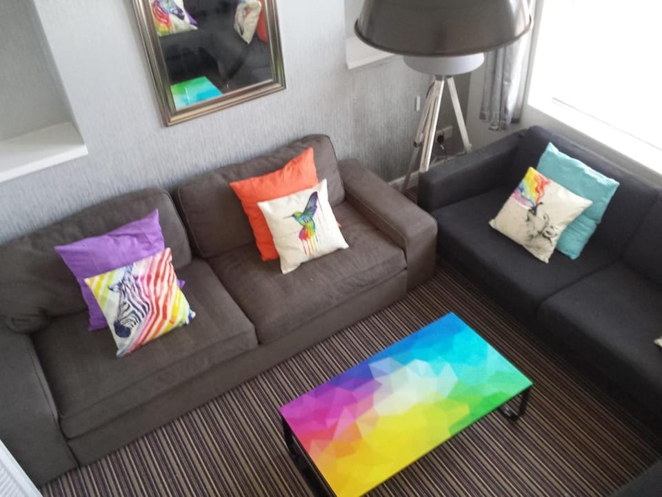 City center 6 dbl bedroom, 13 comfortable beds House in Cardiff