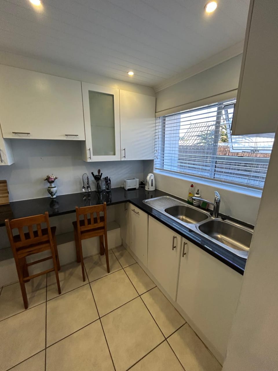 Kitchen or kitchenette, Dining area, stove