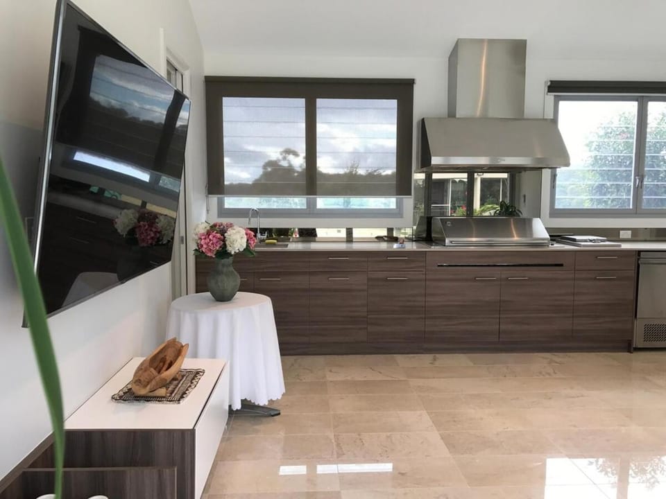 Paradise Country Living Executive Suite Apartment in Sydney