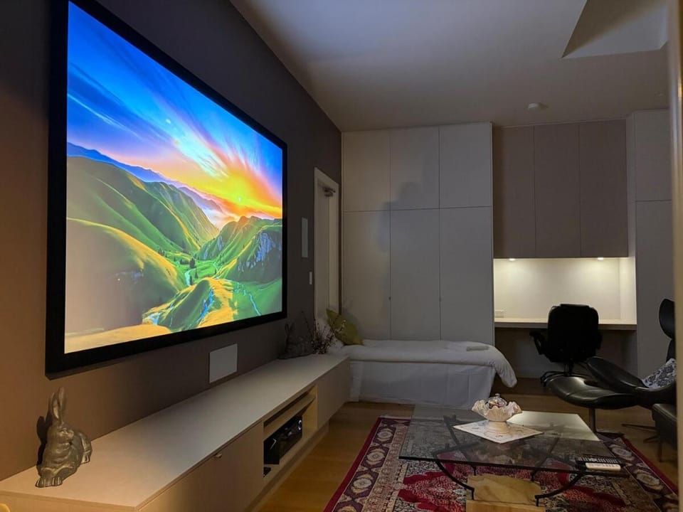Paradise Country Living Executive Suite Apartment in Sydney