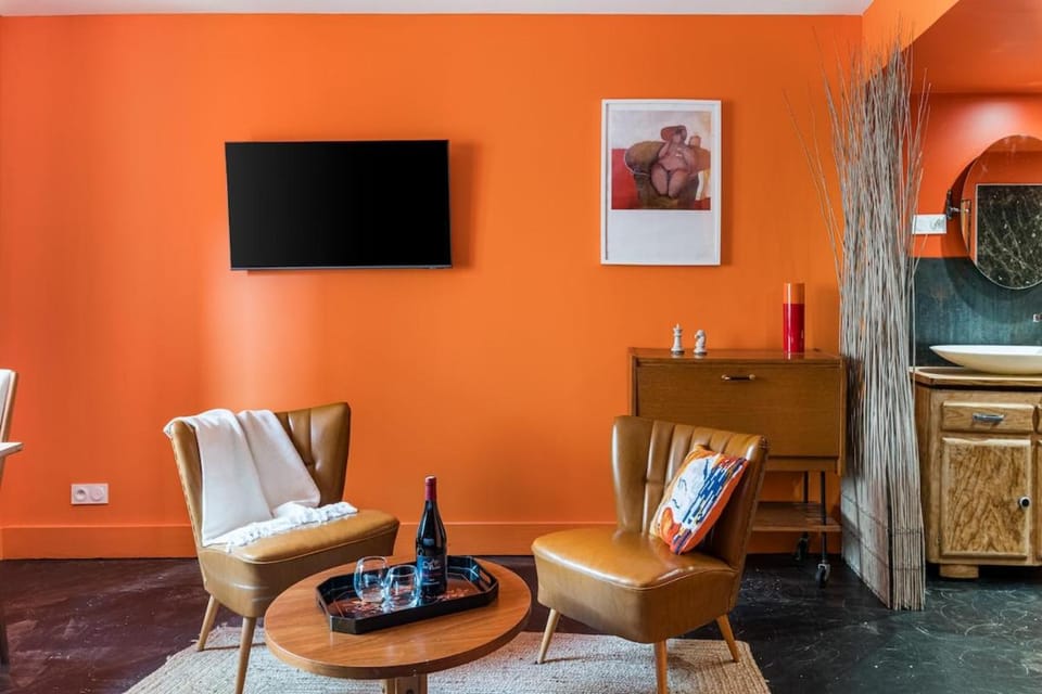 Suite de caractère balnéo & esprit années 60 Apartment in Auvergne-Rhône-Alpes