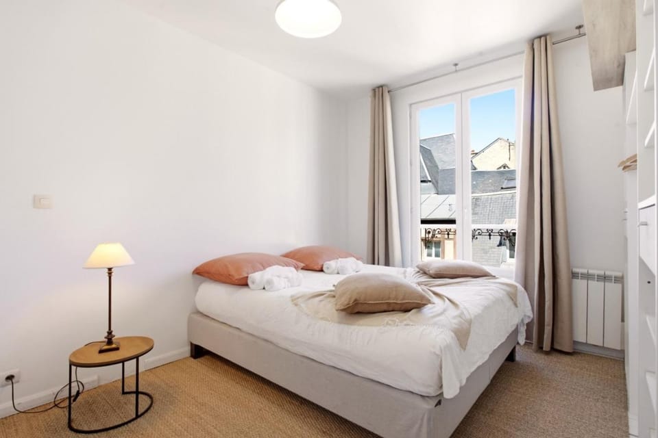 La Lucarne - Lumineux - Hypercentre - Wifi - 6p Apartment in Caen