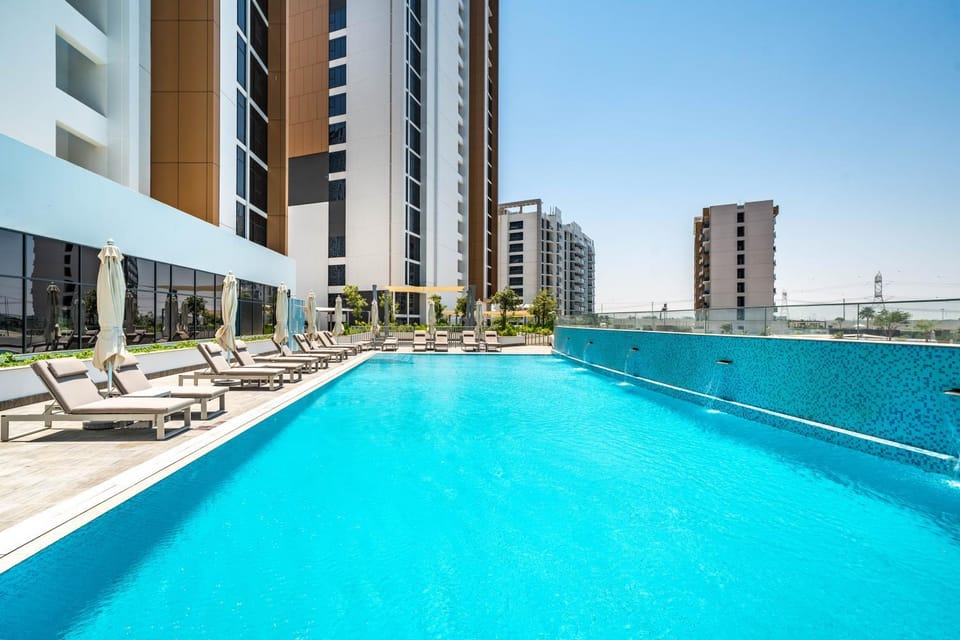 Sleek & Stylish Urban Studio Pool & Gym Access Apartment in Dubai