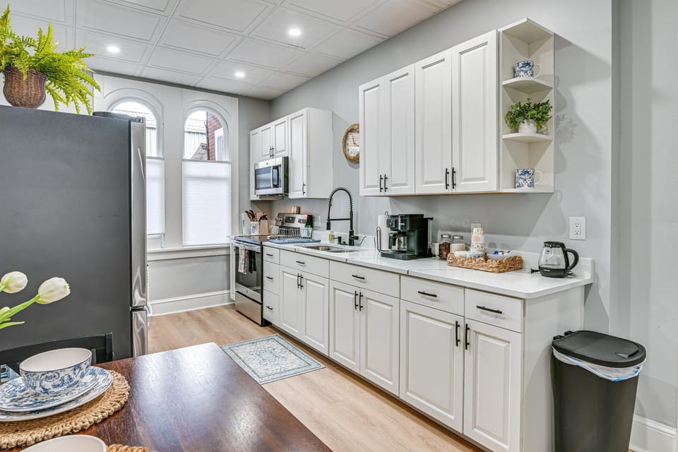 Boutique Mansion Studio in Downtown Bedford Apartment in Bedford