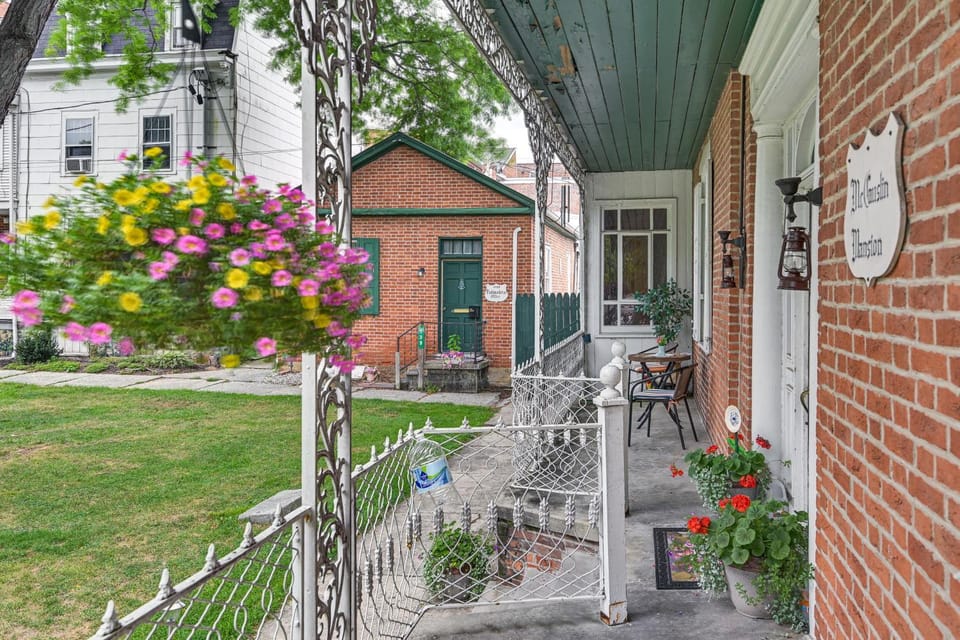 Boutique Mansion Studio in Downtown Bedford Apartment in Bedford