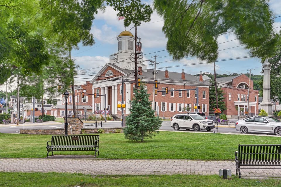 Boutique Mansion Studio in Downtown Bedford Apartment in Bedford