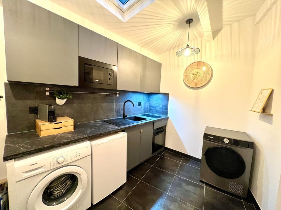 Kitchen or kitchenette, stove, washing machine, dryer
