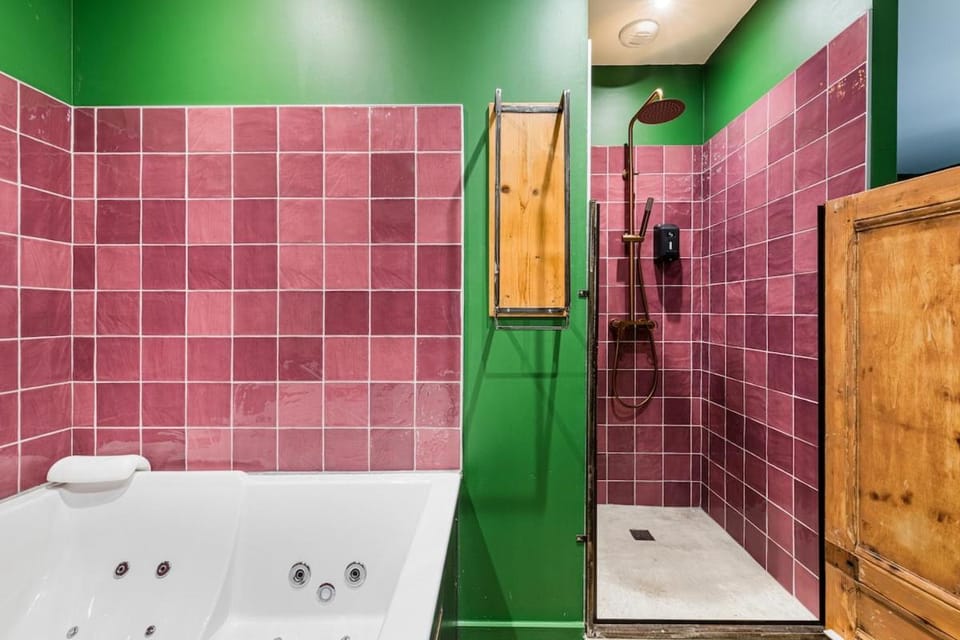 Suite atypique lit 160 & balnéo duo Apartment in Auvergne-Rhône-Alpes