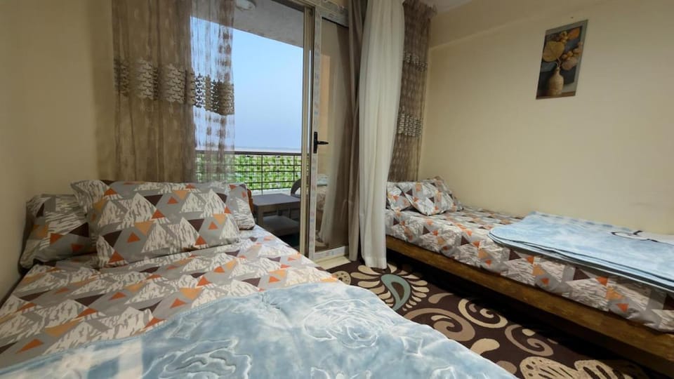 3BR Opposite Hyde Park - South 90 Apartment in New Cairo City