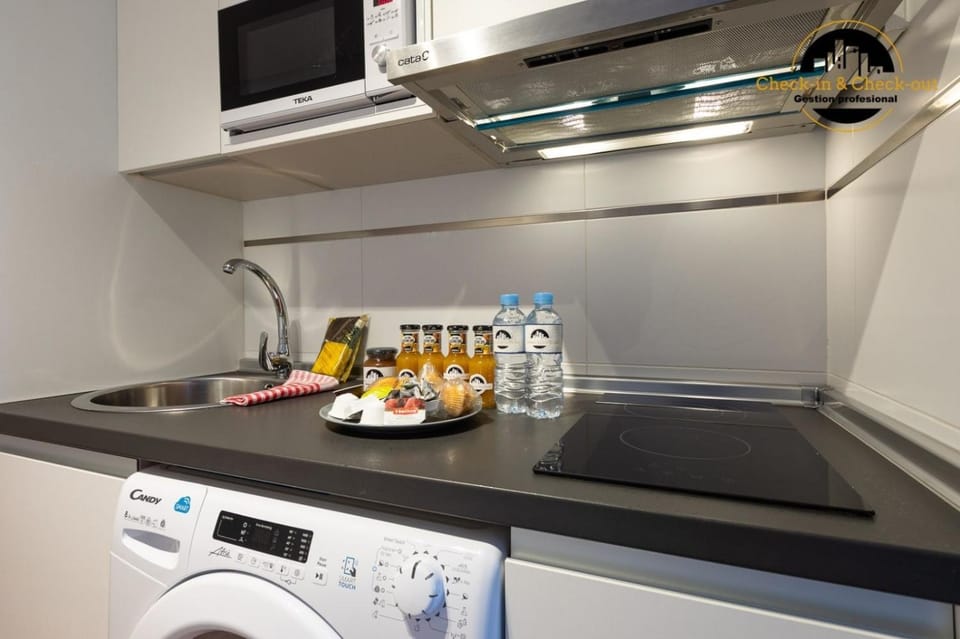 Kitchen or kitchenette, Living room