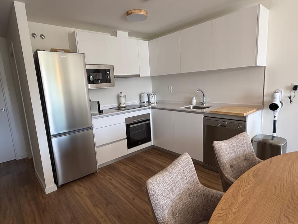 Coffee/tea facilities, Kitchen or kitchenette, Dining area, dishwasher, oven, stove, toaster