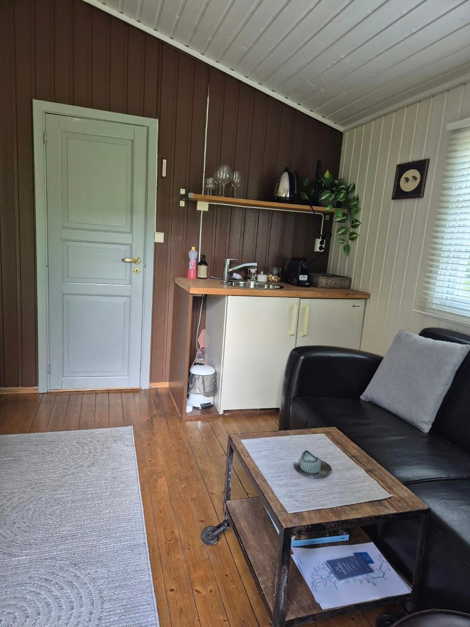 Kitchen or kitchenette, Living room, Seating area