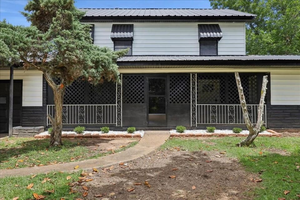 Updated 5 bedroom home in Bridge City House in Port Arthur
