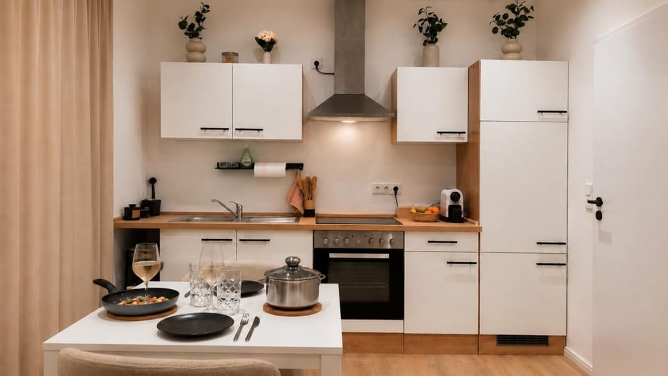 Coffee/tea facilities, Kitchen or kitchenette, Food and drinks, Food, minibar, oven, stove